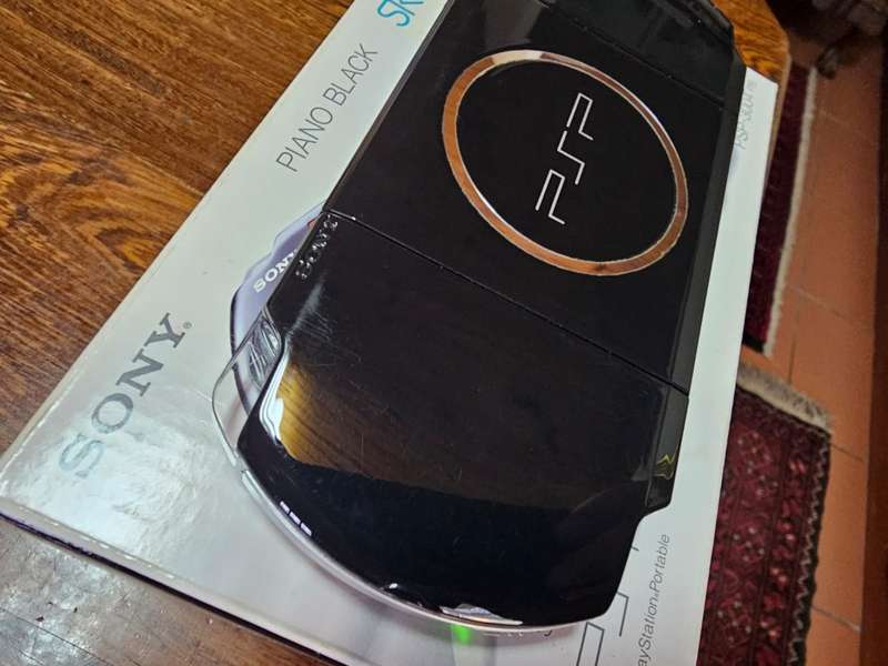 Sony PSP Slim & Lite console (PSP-3004)