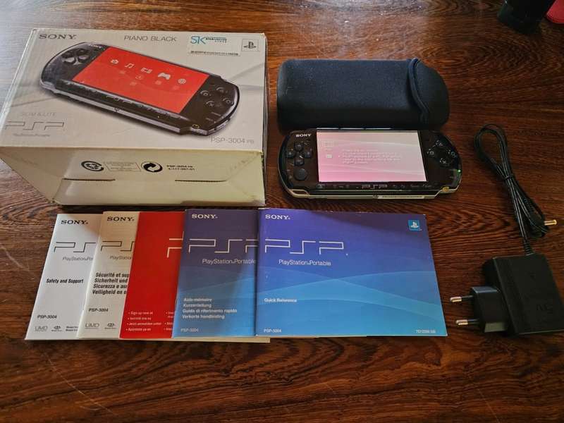Sony PSP Slim & Lite console (PSP-3004)