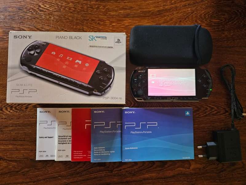 Sony PSP Slim & Lite console (PSP-3004)