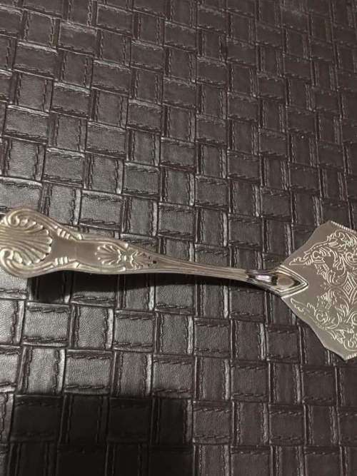 Lovely Kings pattern silver plated cake lifter