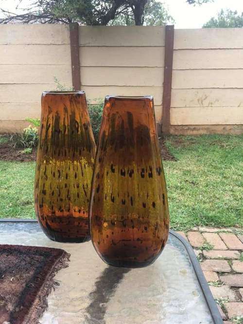 Two stunning Murano Artglass Teardrop Leopard vases
