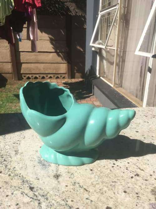 Lucia ware shell flower vase in mint condition.