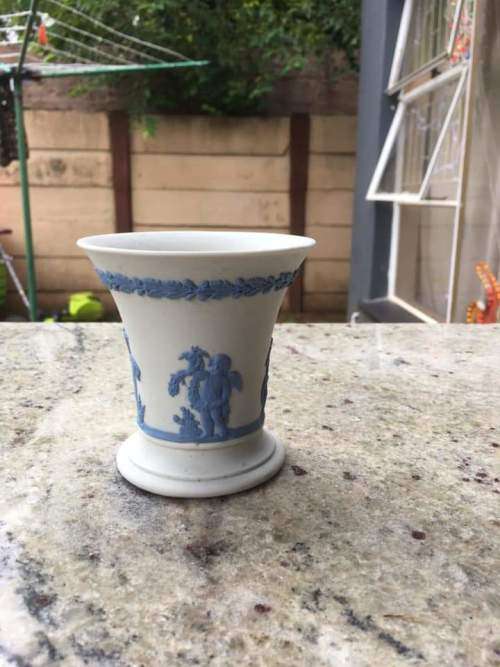 Stunning Wedgwood Jasper ware vase