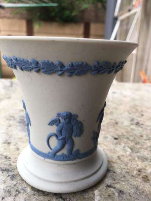 Stunning Wedgwood Jasper ware vase