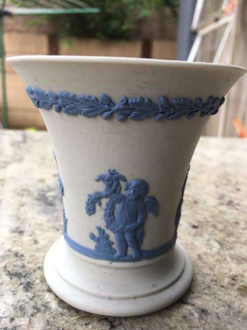 Stunning Wedgwood Jasper ware vase