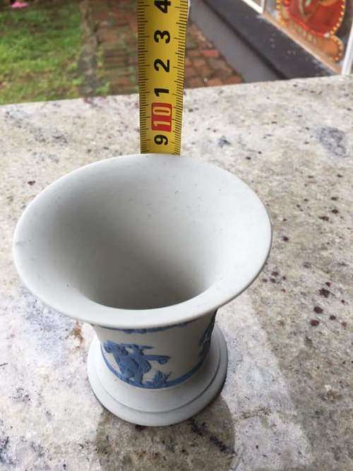 Stunning Wedgwood Jasper ware vase