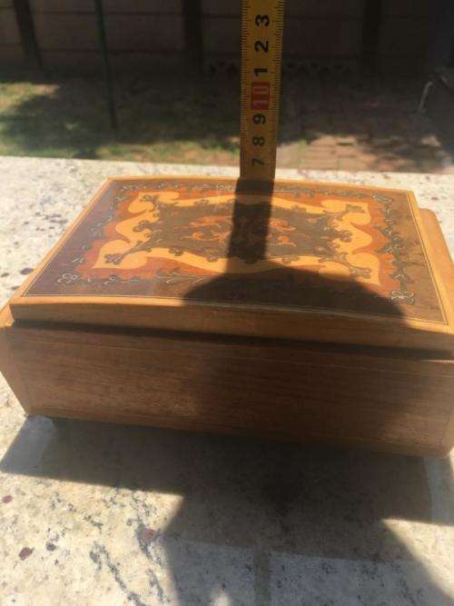 Stunning vintage Italian music jewelery box