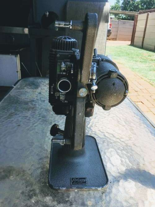 Stunning Vintage 1940's Revere Eight Film projector