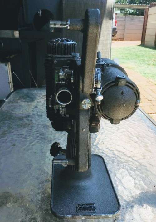 Stunning Vintage 1940's Revere Eight Film projector