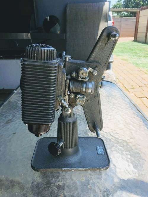 Stunning Vintage 1940's Revere Eight Film projector