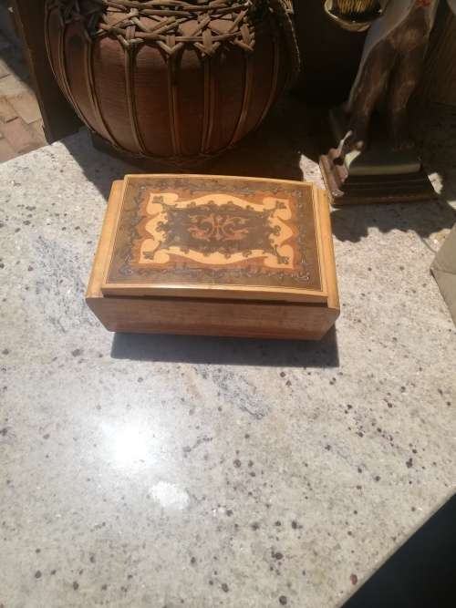 Stunning vintage Italian music jewelery box