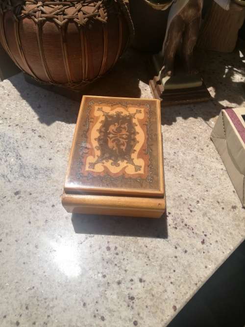 Stunning vintage Italian music jewelery box
