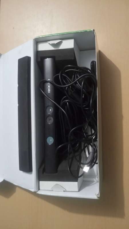Xbox 360 kinect with bundled game