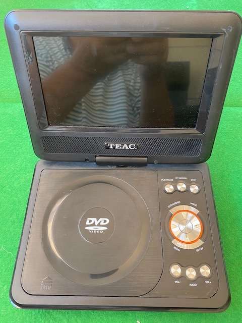 TEAC PORTABLE DVD player & DV