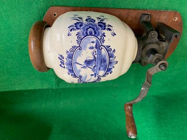 VINTAGE DELFT BLUE WALL COFFEE MILL GRINDER MOUNT MOULIN CAFE