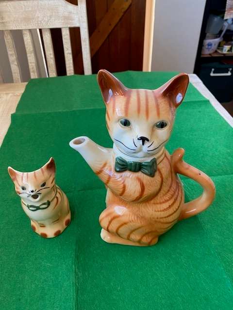 TONY WOOD ENGLAND TEAPOT AND MILK JUG