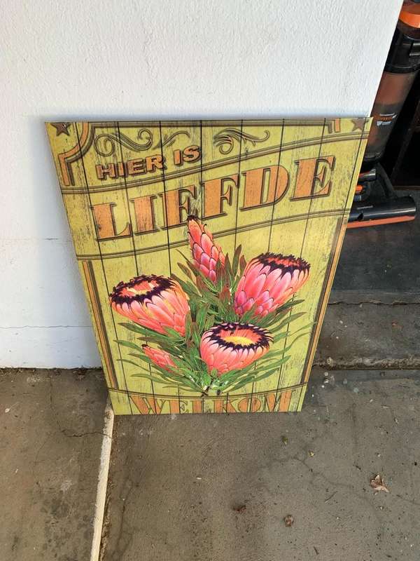 METAL WELCOME WALL PLAQUE WITH PROTEAS