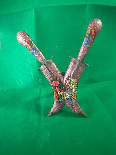 VINTAGE INDIAN CARVING SET WITH FLORAL DETAIL