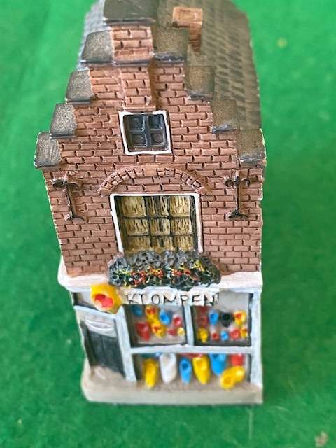 IMPORLTED FROM NETHERLANDS MINIATURE AMSTERDAM BUILDING REPLICA ORNAMENTS