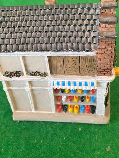 IMPORLTED FROM NETHERLANDS MINIATURE AMSTERDAM BUILDING REPLICA ORNAMENTS