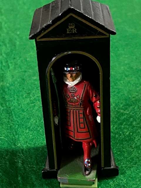 LONDON MEMORIBILIA BEEFEATER ORNAMENT