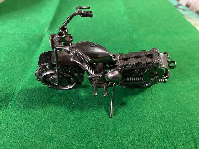 MOTORCYCLE ORNAMENT WITH CHAIN DETAIL