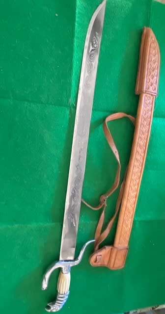REPLICA MEXICAN SWORD WITH EAGLE HEAD AND LEATHER SCABORD  IMPORTED