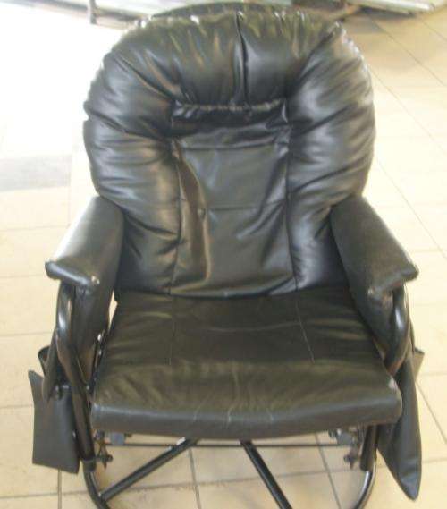RELAX CHAIR FOR SALE - GIVE AWAY PRICE