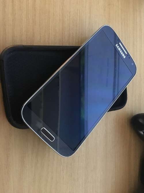 Samsung Galaxy S4 GT-i9500 32GB Black Mist + Lots of extras. Mint condition!