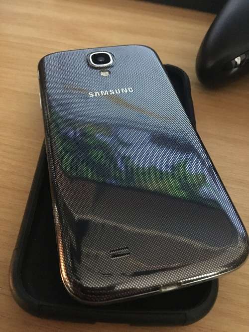 Samsung Galaxy S4 GT-i9500 32GB Black Mist + Lots of extras. Mint condition!