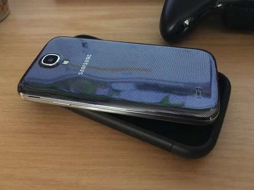 Samsung Galaxy S4 GT-i9500 32GB Black Mist + Lots of extras. Mint condition!