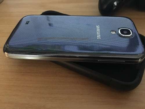 Samsung Galaxy S4 GT-i9500 32GB Black Mist + Lots of extras. Mint condition!