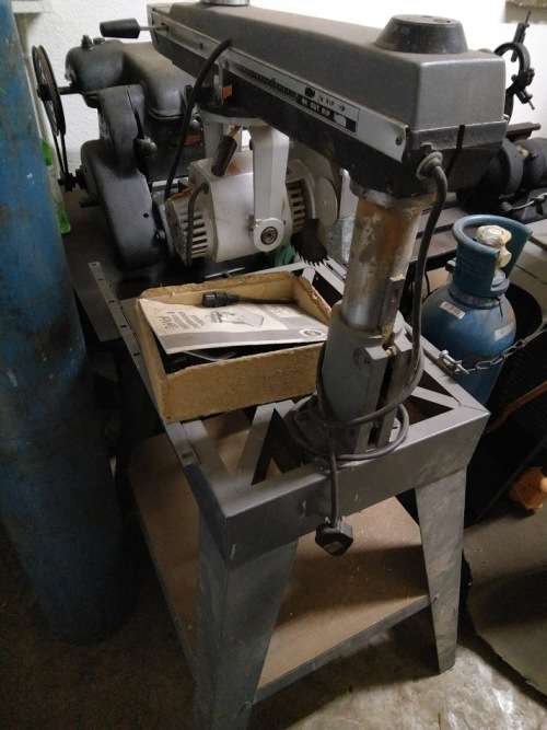 3KW 220V DEWALT BLACK & DECKER RADIAL ARM SAW ON TABLE.