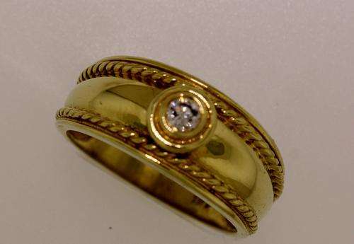 18 CARAT YELLOW GOLD