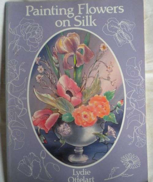 Painting flowers on silk by Lydie Ottelart