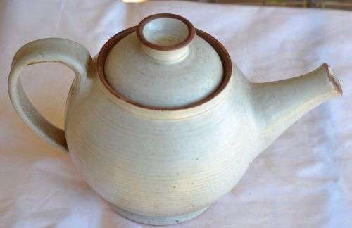 Pottery tea pot
