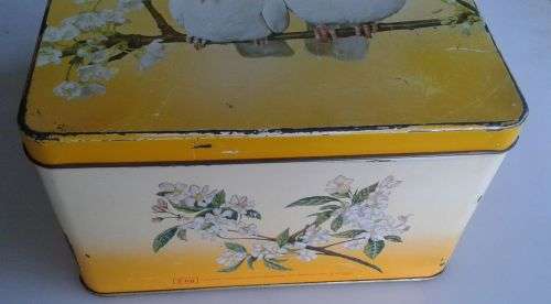Vinage Bakers tin