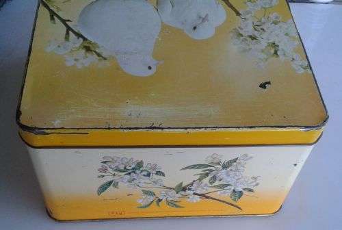 Vinage Bakers tin