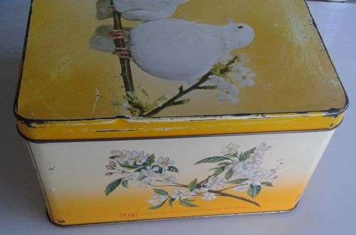Vinage Bakers tin