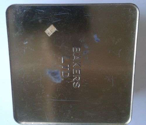 Vinage Bakers tin