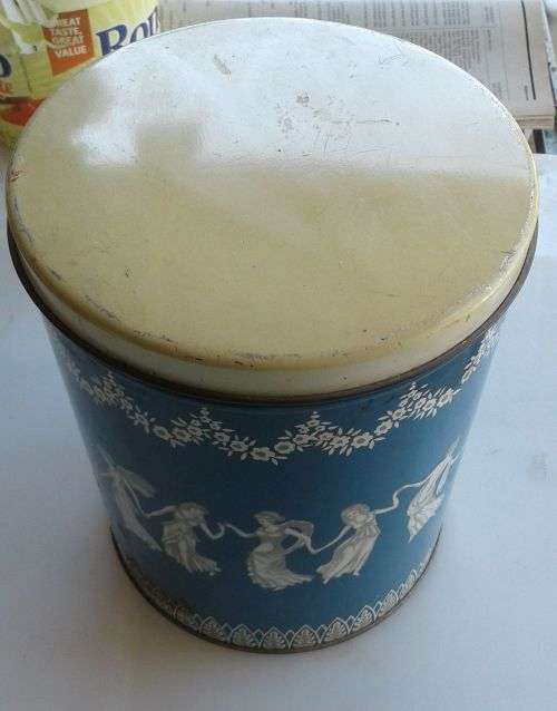 Vintage tin