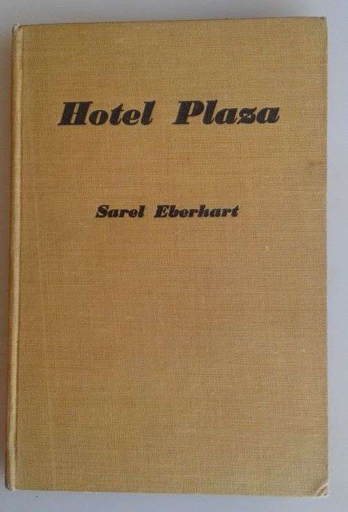 Hotel Plaza deur Sarel Eberhart