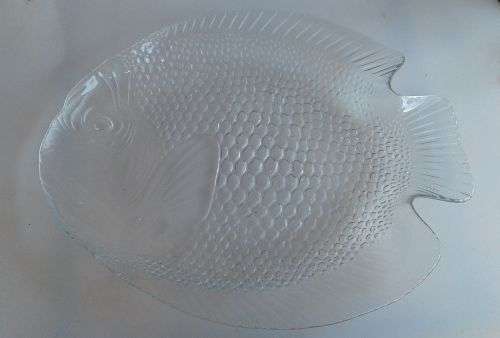 Fish shaped platter dish