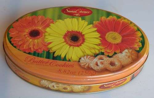 Santa Edwiges butter cookies tin