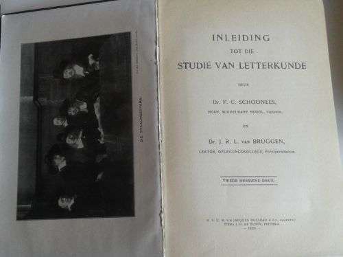 Inleiding tot die studie van letterkunde deur dr PC Schoonees en dr JRL van Bruggen 1930 Skaars boek