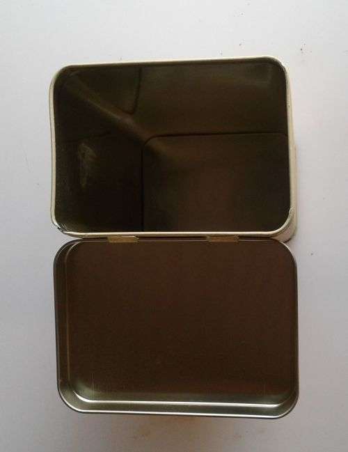 Johnson`s baby powder tin