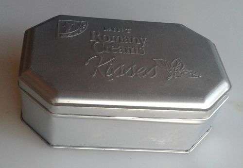 Mint Romany Creams Kisses tin