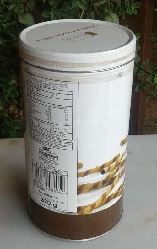 Delicious chocolate wafer sticks tin