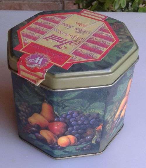 Fruit filled bon bons tin