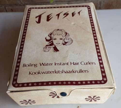 Jetset boiling water instant hair curlers. Kookwaterkitshaarkrullers